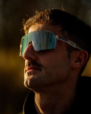 Podzimní západy slunce jsou pastava pro tvoje oči. 🍂🌅 Nezapomeň přitom ale na jejich ochranu. I slabé slunce může tvému...