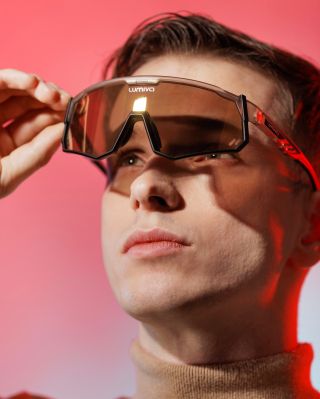 Vyhlížíš ještě poslední podzimní paprsky? 🍂☀️ Nezapomeň přitom na ochranu svých očí. UV záření se v očích kumuluje celý...