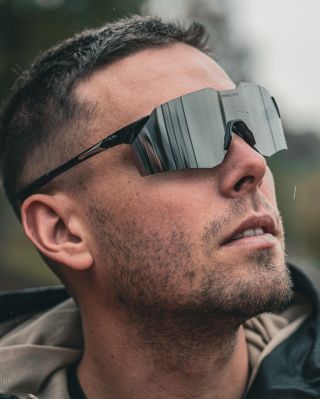 Hledáš parťáka do upršeného počasí? 🌧️ Model Lumiva Race 01006 ti kryje záda i v nepříznivém počasí. Ať už tě déšť...