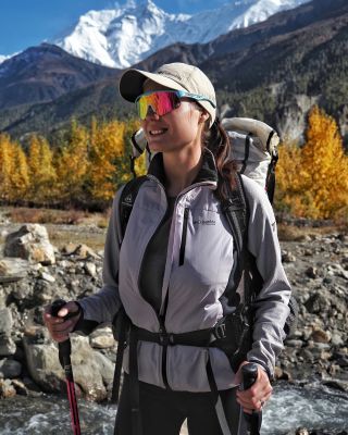 Hory mají v zimě zvláštní klid. Ostrý vzduch, slunce a výhledy, které berou dech. Právě v takovém terénu je vidění...