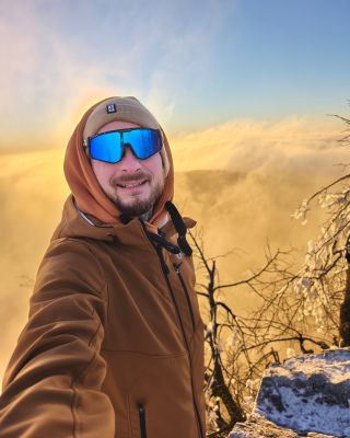 Jak na nový rok, tak po celý rok! ⚡️ A jak lépe ho začít, než pohybem. Povedou tvoje první kroky do hor? Východy slunce...